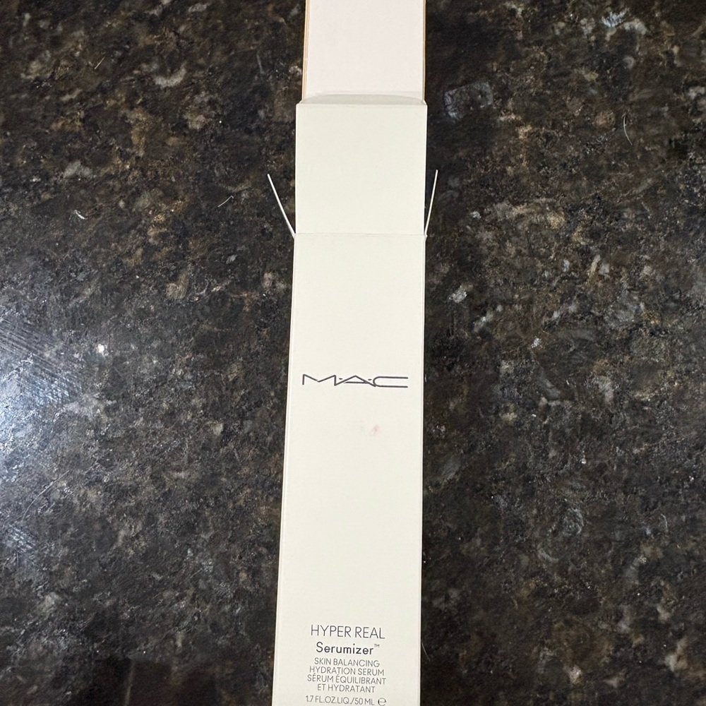 MAC Cosmetics Hyper Real Serumizer - 1.7 oz - Picture 4 of 6